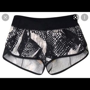 Lululemon patterned speed short size 6